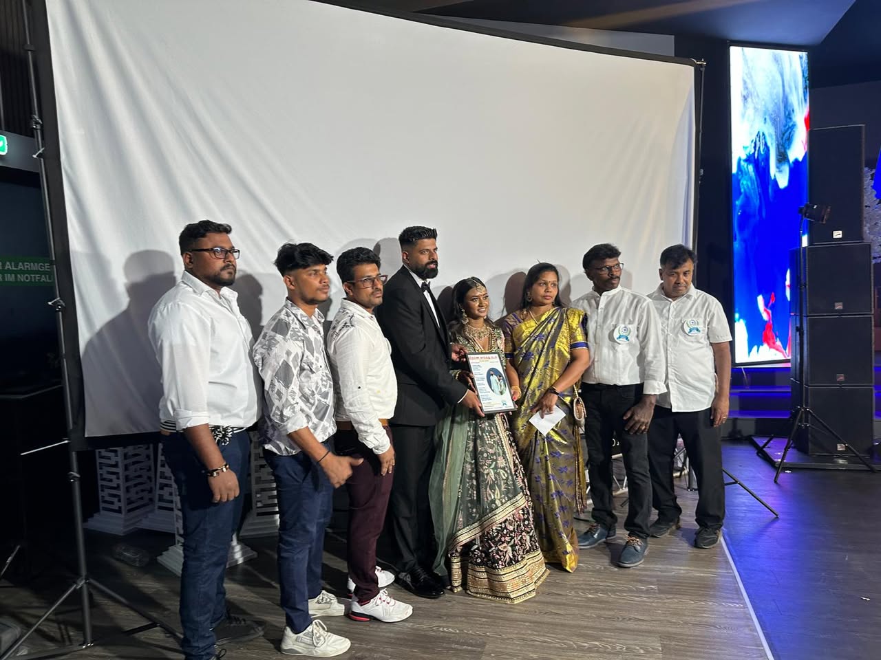 திரு பாலகிருஷ்ணன் அருணன் அவர்களின் திருமண நிகழ்வில் உதவும் இதயங்கள் நிறுவனம் உணவு பரிமாறுவதற்கு உதவி வழங்கியிருந்தோம் அவர்கள் எமக்கு 500 யூரோ